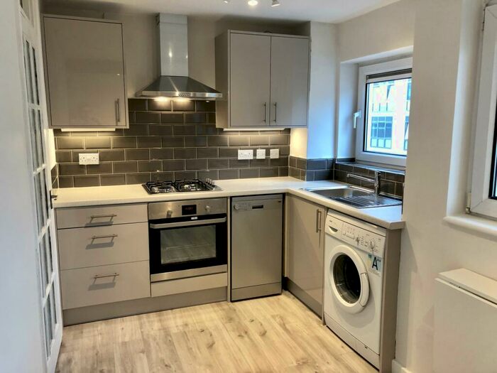 3 Bedroom Apartment To Rent In Palmerston House, Queensway, Southampton, SO14