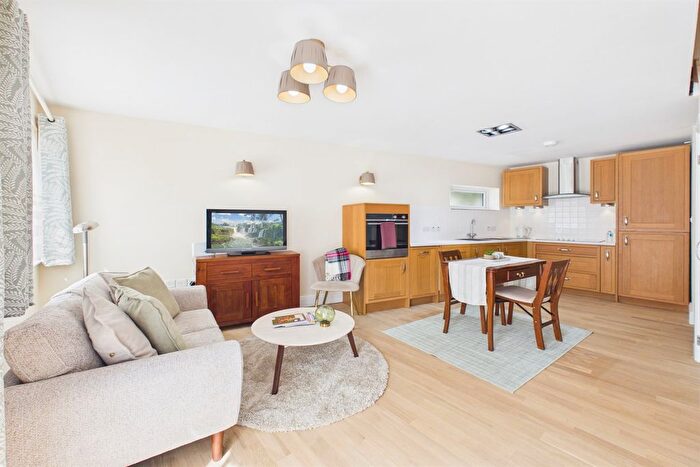 1 Bedroom End Of Terrace House To Rent In Bedford Hill, Balham, SW12
