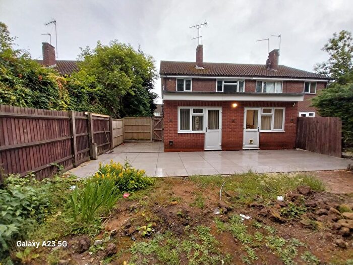 3 Bedroom Flat To Rent In Abbey Close, Pinner, HA5