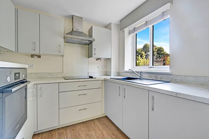 2 Bedroom Flat To Rent In Bingley, BD16