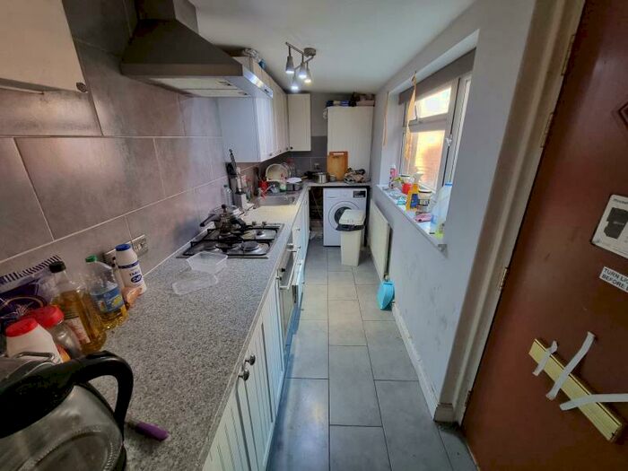 4 Bedroom Terraced House To Rent In Carberry Terrace, Hyde Park, Leeds, LS6