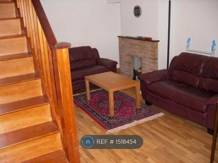 2 Bedroom Semi-Detached House To Rent In Banff Close, Cambridge, CB4