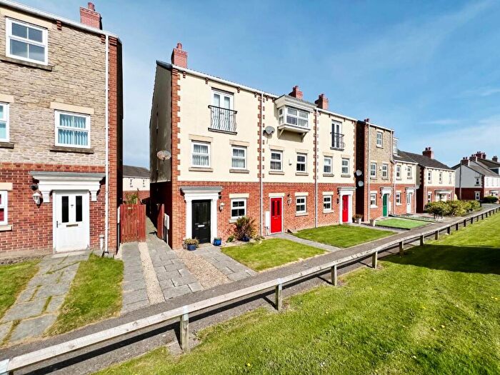 4 Bedroom Town House To Rent In Everson Way, Spennymoor, DL16