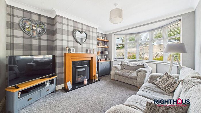 3 Bedroom Semi-Detached House For Sale In Brearcliffe Drive, Bradford, BD6