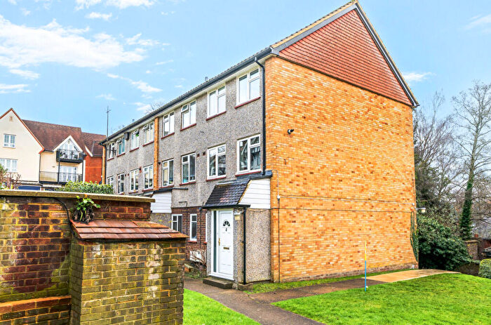2 Bedroom Maisonette For Sale In Amersham Hill, High Wycombe, Buckinghamshire, HP13