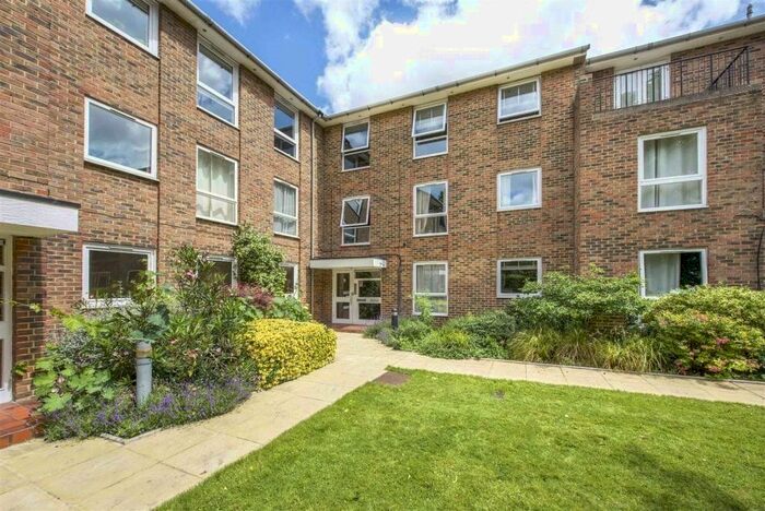 1 Bedroom Flat To Rent In Arragon Road, Twickenham, Uk, TW1