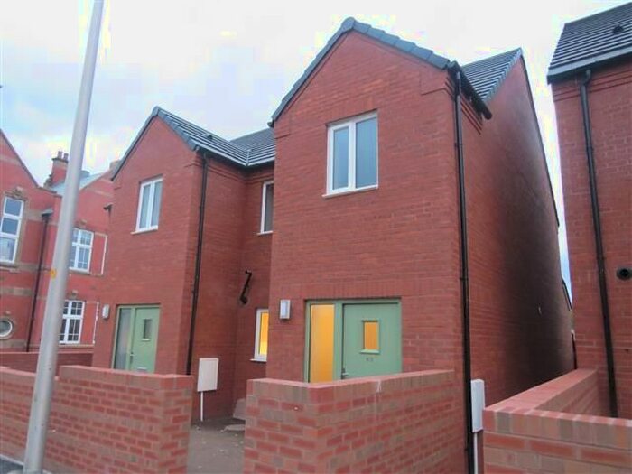 3 Bedroom Semi-Detached House To Rent In Crocketts Lane, Smethwick, Birmingham, B66