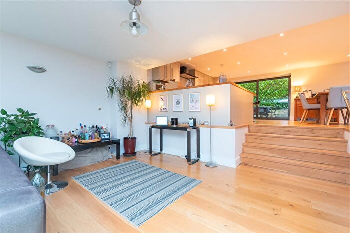 3 Bedroom Property For Sale In Long Mill Lane, St Mary's Platt, Sevenoaks, Kent, TN15