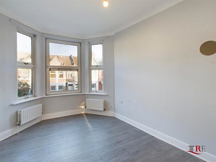 3 Bedroom Flat To Rent In Oldfield Road, London, NW10