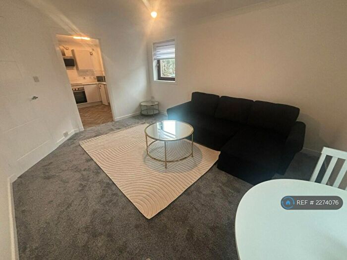 2 Bedroom Flat To Rent In King Street, Inverness, IV3