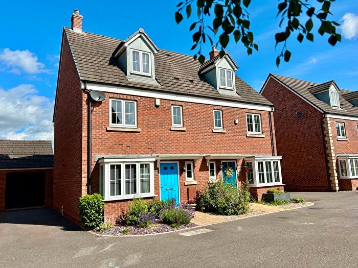 4 Bedroom Semi-Detached House For Sale In Dukes View, Donnington, Telford, TF2