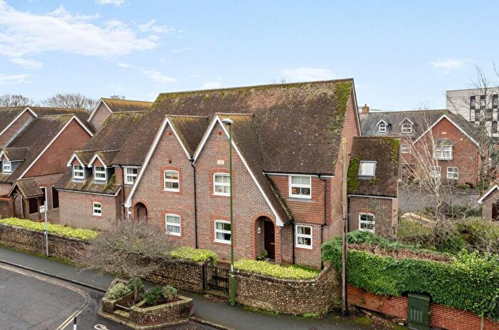 2 Bedroom Flat For Sale In Tannery Close, Chichester, PO19