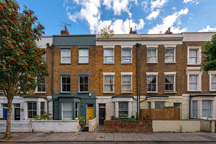 Studio To Rent In Alexander Road, Islington, London, N19