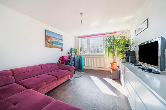 1 Bedroom Flat For Sale In Skinner Street, London, England, EC1R