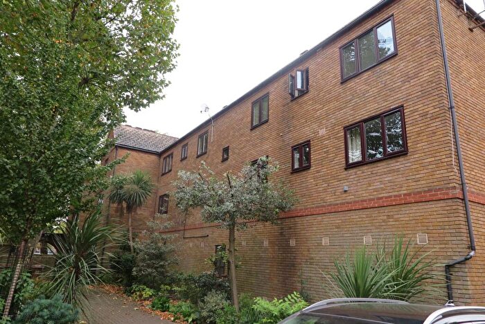 1 Bedroom Flat To Rent In Brunswick Quay, Surrey Quays, SE16