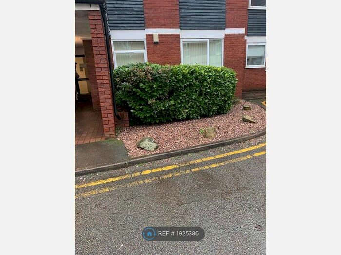 2 Bedroom Flat To Rent In Holly Mount, Birmingham, B16