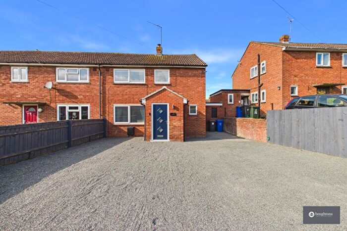 3 Bedroom Terraced House For Sale In Westhill Avenue, Brackley, NN13