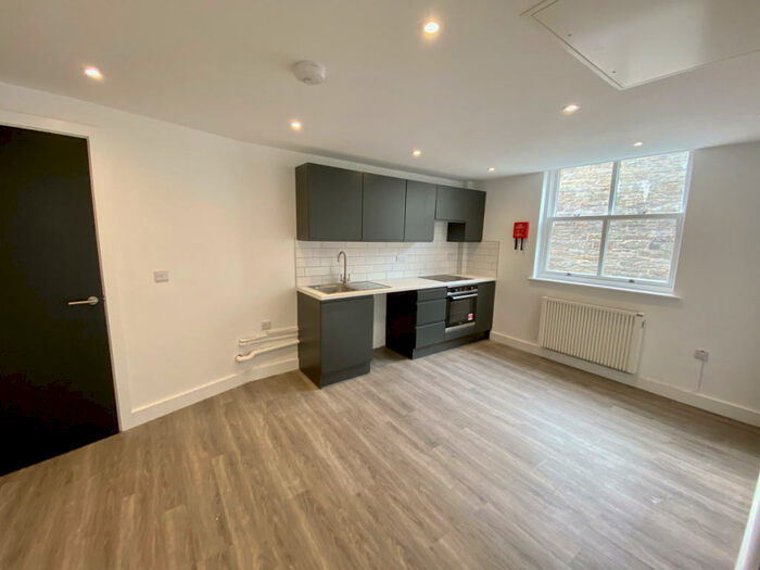 1 Bedroom Apartment To Rent In Pickfords Brow, Stockport, SK1