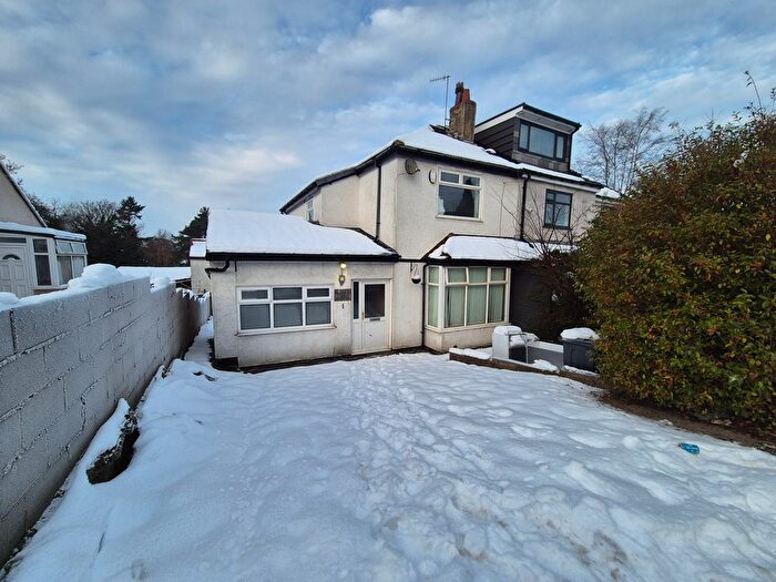 3 Bedroom Semi-Detached House To Rent In High Park Drive, Bradford, BD9