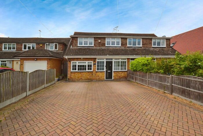 3 Bedroom Semi-Detached House For Sale In Fen Close, Bulphan, RM14