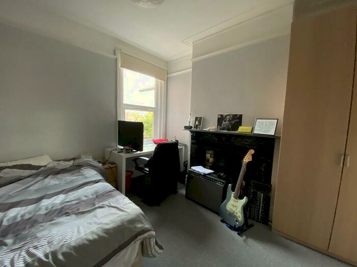 7 Bedroom Semi-Detached House To Rent In Richmond Gardens, SO17