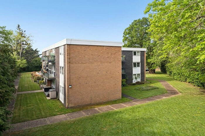 2 Bedroom Flat For Sale In West End Court, Stoke Poges, SL2