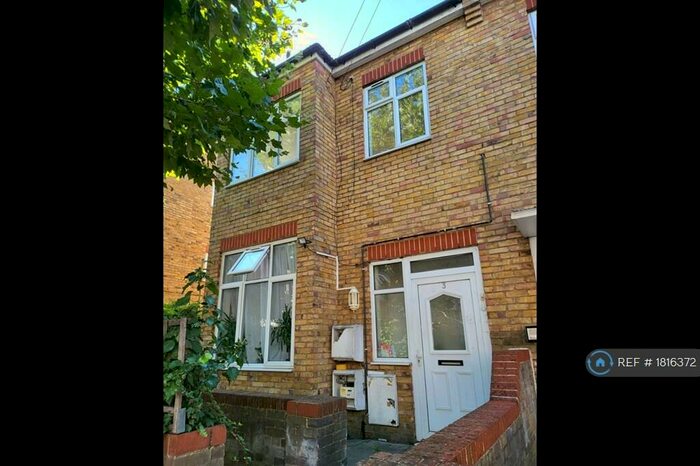 2 Bedroom Flat To Rent In Knightland Road, London, E5