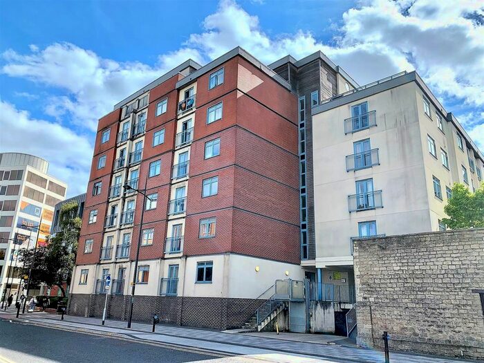 1 Bedroom Flat To Rent In Wellington Street, Town Centre, Swindon, SN1