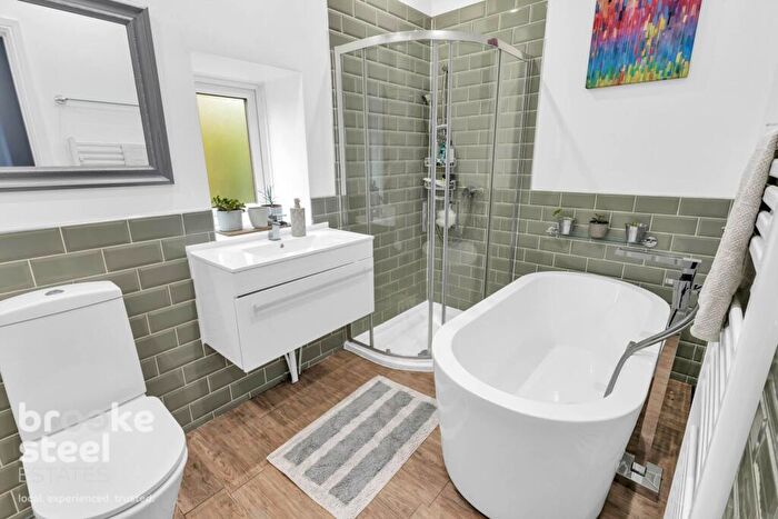 2 Bedroom End Of Terrace House For Sale In Burnley Road, Edenfield, BL0