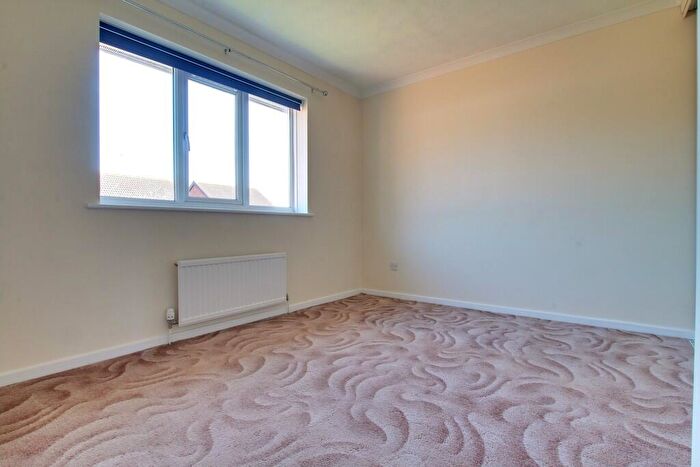 3 Bedroom Detached House For Sale In Kingfisher Close, Chatteris, PE16