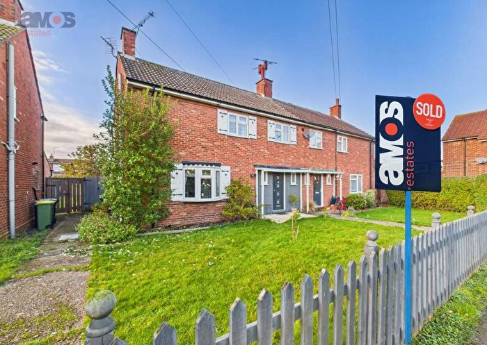 3 Bedroom Semi-Detached House For Sale In Pulpits Close, Hockley, Essex, SS5