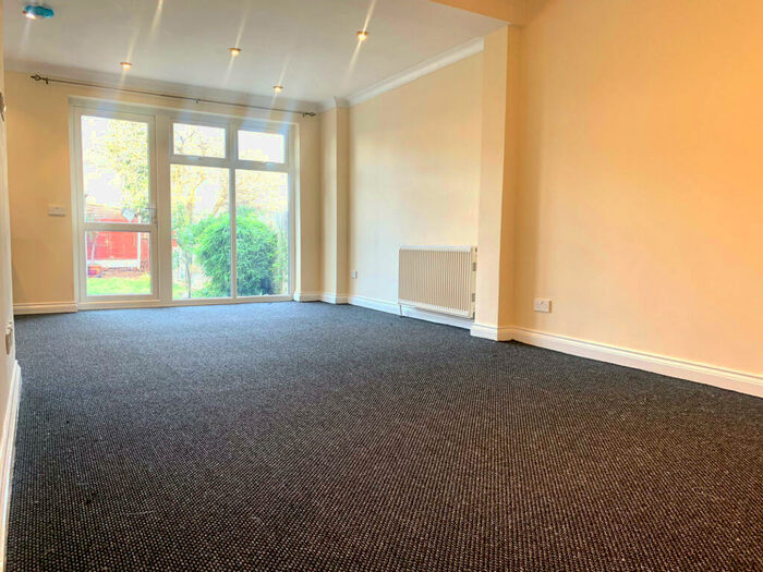 3 Bedroom Terraced House To Rent In No Deposit Option. Fairholme Road, Gants Hill, IG1