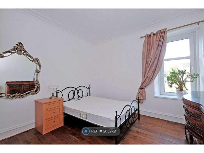 2 Bedroom Flat To Rent In Affleck Place, Aberdeen, AB11
