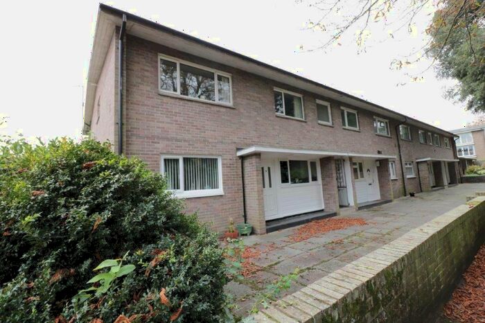 2 Bedroom Flat To Rent In Waverley Court, Reading, RG30