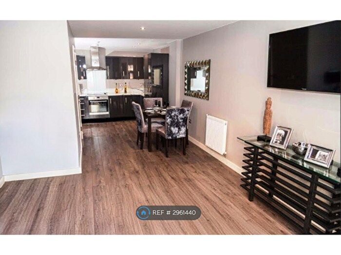 2 Bedroom Flat To Rent In Crown Drive, Romford, RM7