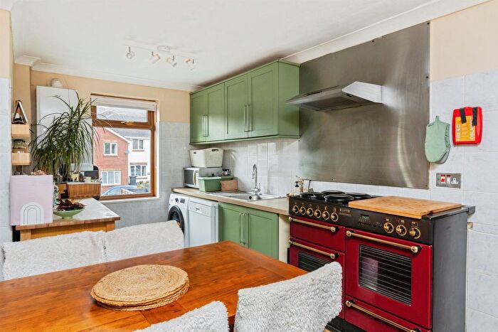 3 Bedroom Semi-Detached House For Sale In Foxhole Road, Paignton, TQ3