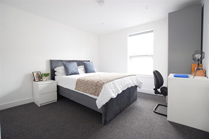 2 Bedroom Terraced House To Rent In Hope Street - Student House - /, LN5