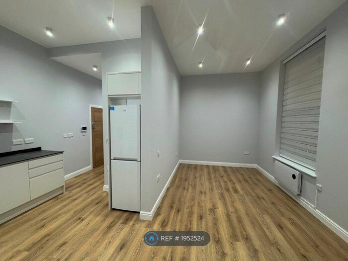 Studio To Rent In Fore Street, London, N9