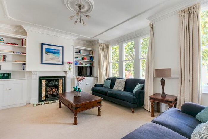 2 Bedroom Flat To Rent In Kyrle Road, SW11