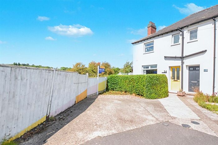 3 Bedroom End Of Terrace House For Sale In Thorpe Close, Stapleford, Nottingham, NG9