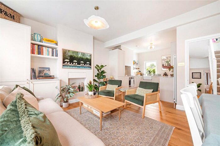3 Bedroom Apartment For Sale In North Cross Road, East Dulwich, London, SE22