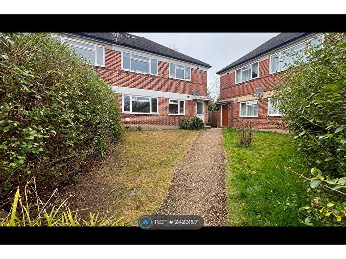 2 Bedroom Maisonette To Rent In Meadway Gardens, Ruislip, HA4