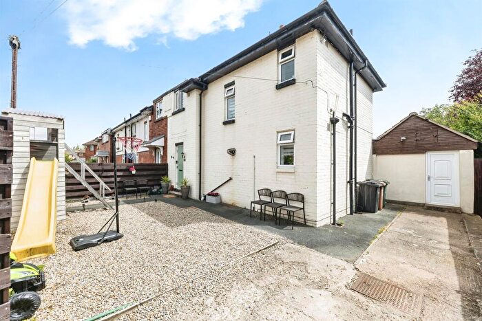 3 Bedroom End Of Terrace House For Sale In Throstle Street, Leeds, LS10