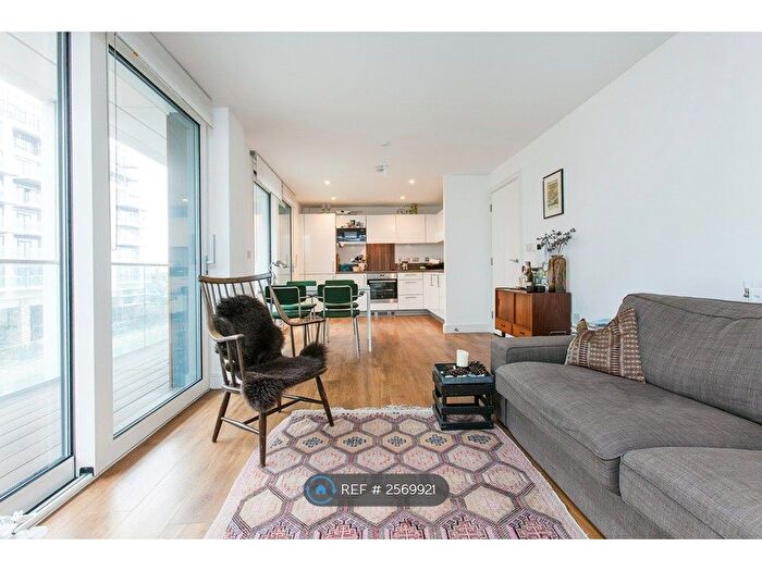 2 Bedroom Flat To Rent In Joplin House, London, E8