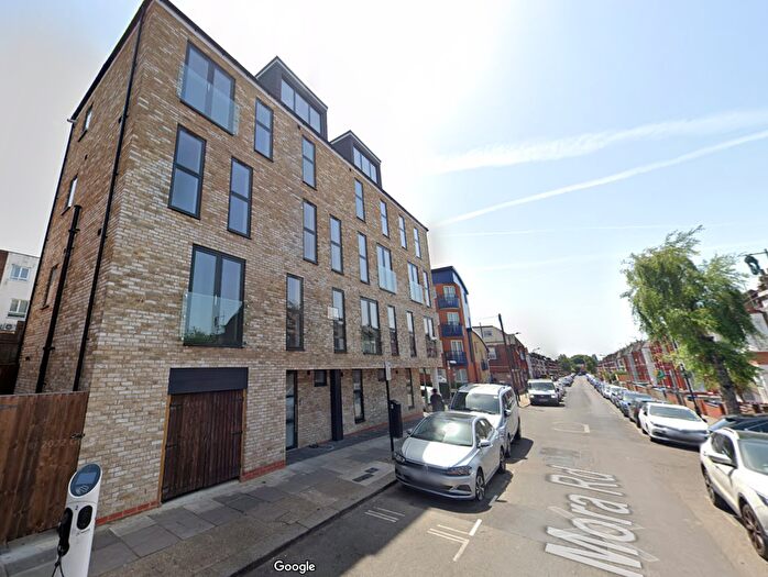 Studio To Rent In Hassop Road, London, NW2