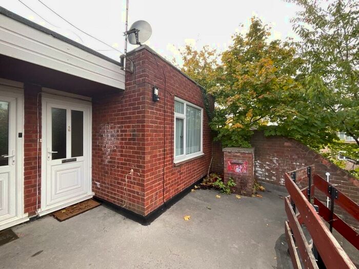 2 Bedroom Flat To Rent In Hexworthy Avenue, Styvechale, Coventry, CV3