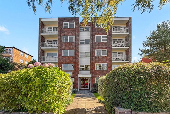 2 Bedroom Flat For Sale In Downview Road, Worthing, BN11