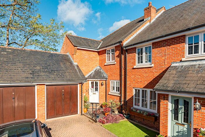 3 Bedroom Semi Detached House For Sale In Welwyn Hall Gardens, Welwyn, AL6
