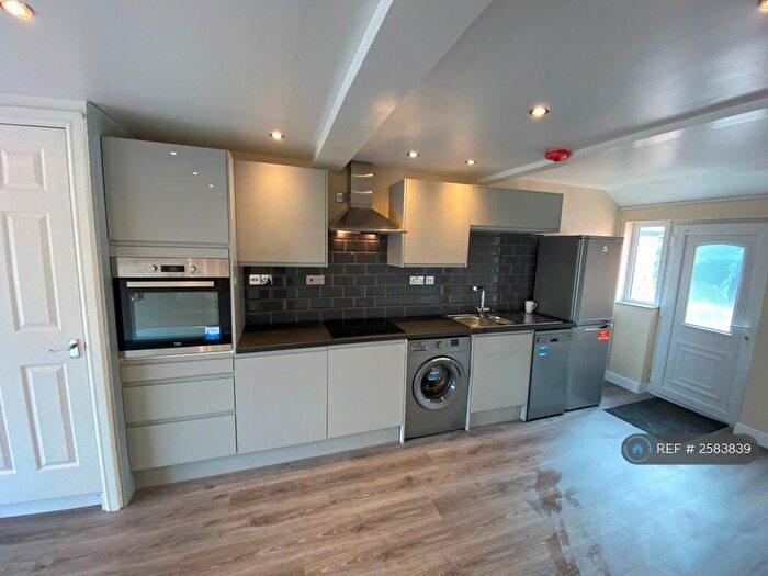 2 Bedroom Flat To Rent In Hillmorton Road, Rugby, CV22