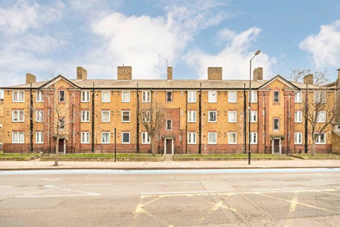 2 Bedroom Flat To Rent In York Road, Battersea, SW11